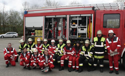 Gruppenbild Rotes Kreuz und Feuerwehr nach der Übung